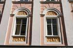 Baumbachstrasse, finestre e offerte intagliate, Linz, Austria.