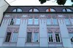 Baumbachstrasse, rosa su blu, luce della sera, Linz, Austria.