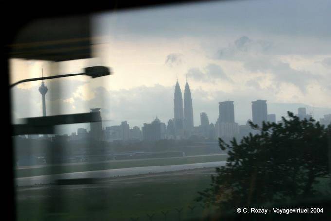 Kuala Lumpur vista dal treno ad alta velocità locale - Malesia
