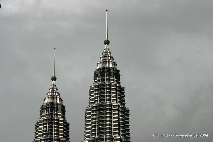Pinnacoli in cima Menara Berkembar Petronas, Kuala Lumpur - Malesia