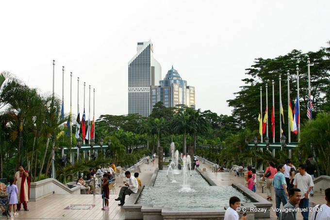 Giardino passeggiata ai piedi della Menara Kuala Lumpur - Malesia