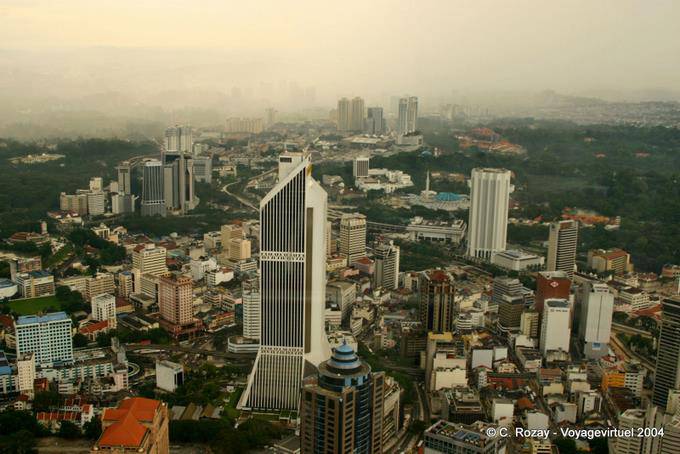 Panorama senza troppo inquinamento da KL torre telecom, città Kuala Lumpur - Malesia