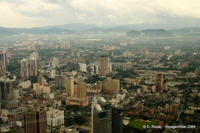 Panorama Misty sopra la città di Kuala Lumpur - Malesia