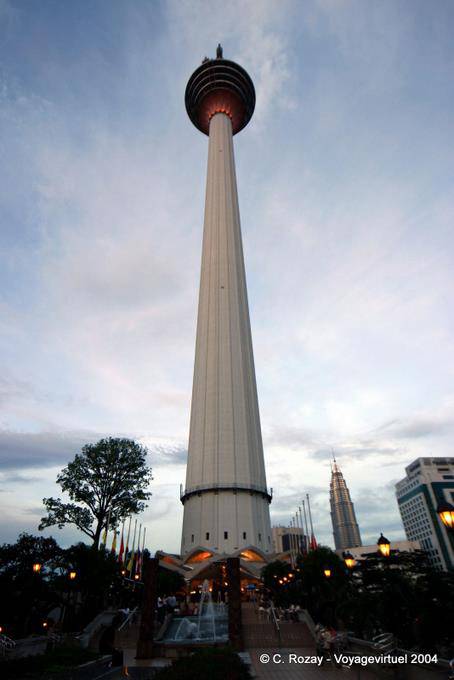 Menara Tower, una torre maestosa architetto Kumpulan Senireka Sdn Bhd, Kuala Lumpur - Malesia