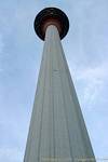 Il fungo Menara torre sulla collina di Bukit Nanas, Kuala Lumpur, Malesia.