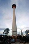 Menara Tower, una torre maestosa architetto Kumpulan Senireka Sdn Bhd, Kuala Lumpur, Malesia.