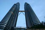 Petronas Twin Towers, progettato dall'architetto argentino Cesar Pelli, Kuala Lumpur, Malesia.