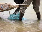 Pêcheur entre Mopti et Tombouctou, Mali.