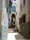 Scale e arco nella vecchia medina, Larache, Marocco.