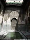 Il patio e il bacino del Sahrij Medersa, Fès, Marocco.