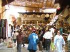 Parte del souk coperto nella medina, Fes, Marocco.