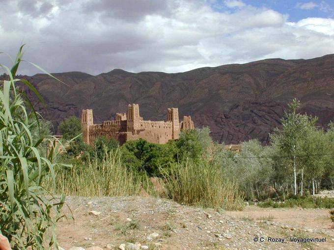 Kasbah, ai piedi delle montagne nella valle del Dades - Marocco