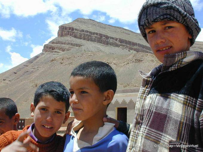 Bambini delle montagne, scuola Msemrir, gole del Dades - Marocco