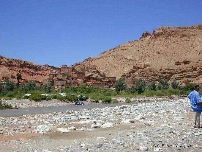 Case tradizionali berberi nel paesaggio, Rose Valley - Marocco