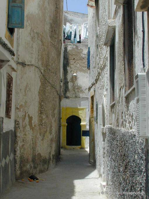 In una tipica strada di Essaouira - Marocco