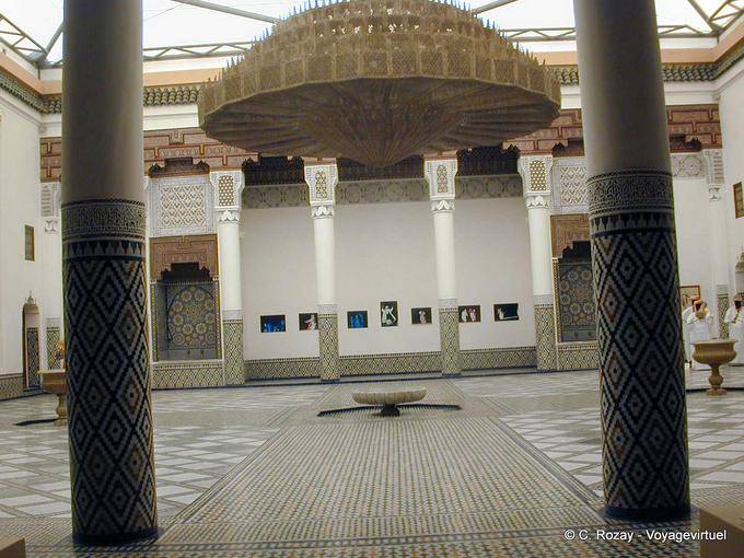 Magia di architettura moresca, Museo di Marrakesh, patio - Marocco