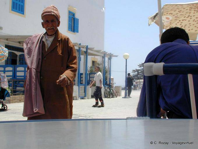 Essaouira, un passante dalla campagna circostante - Marocco