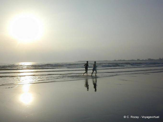 L'esecuzione sulla spiaggia di Essaouira al tramonto - Marocco