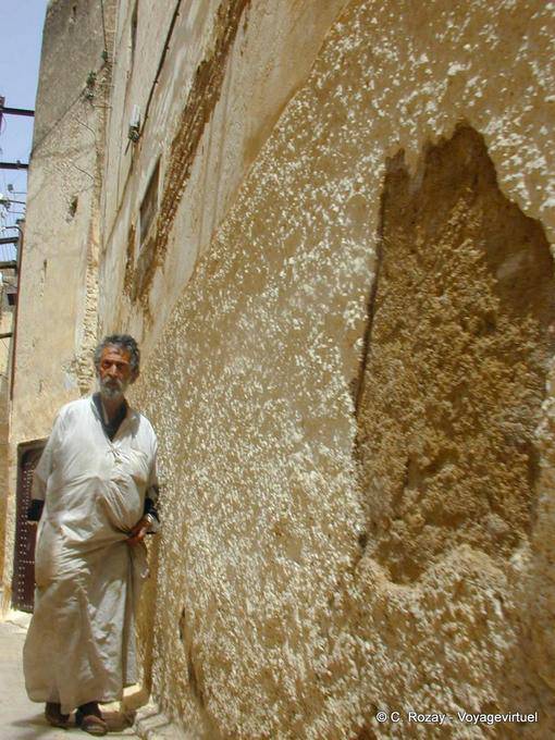 Walker nella medina, Meknes - Marocco