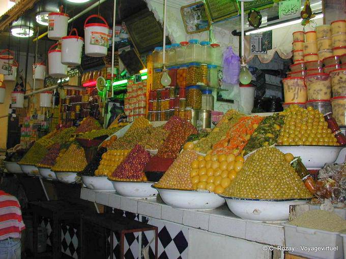 Meknes, victuals piramidi al mercato Lalla Aouda - Marocco