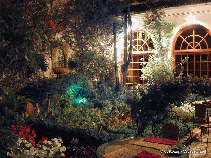 Ristorante Riad, patio, Meknes - Marocco