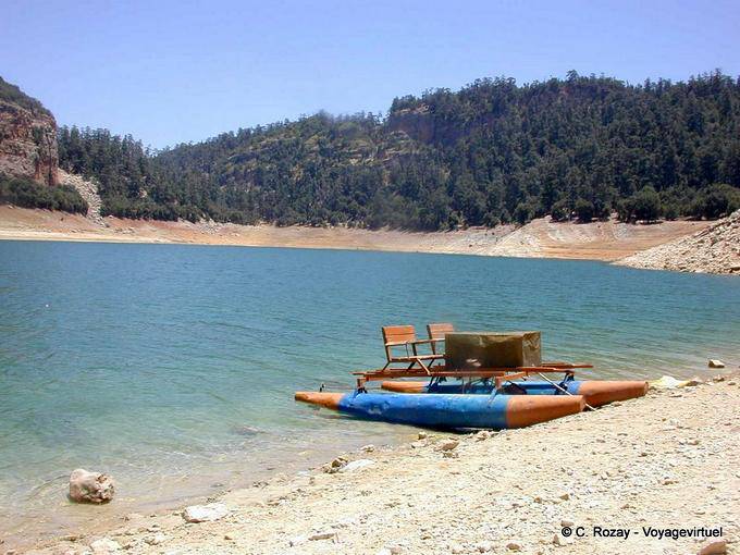 Pedalò sul Lago Aguelmame Aziza - Marocco