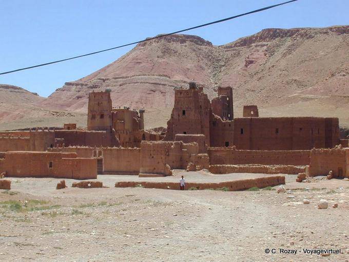 A kasbah non rinnovato tra Tamgart (Tamdakhte) e Wawesmant - Marocco
