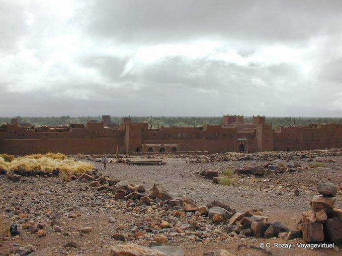 Grande Douar, borgo fortificato di Zaouet el Fegouss, N9 - Marocco