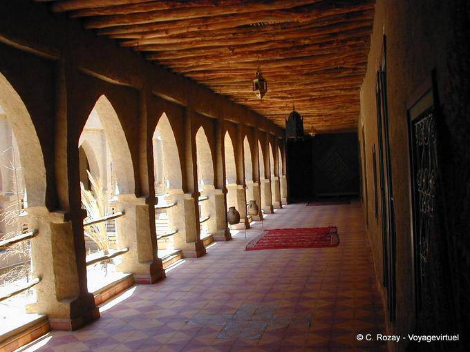 Merzouga Kasbah Tombouctou, la parte centrale del Patio Camere - Marocco