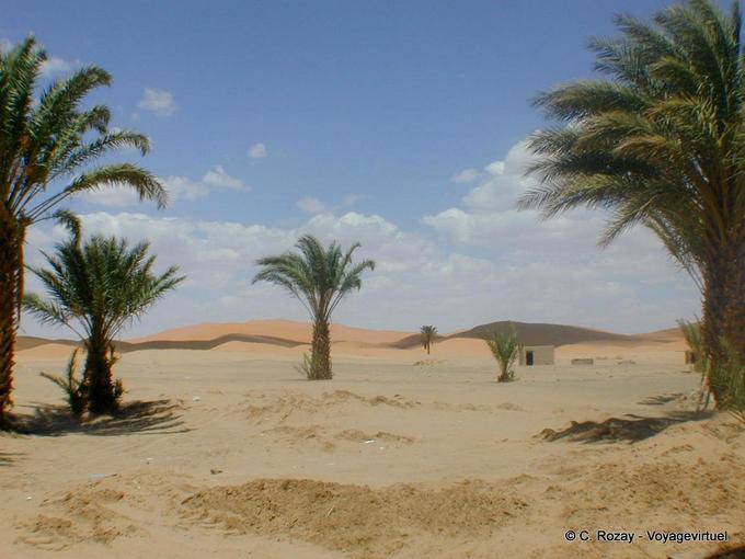 Merzouga, una delle porte del deserto del Sahara - Marocco