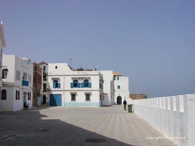 Merli e la piazza, sulla riva verso il Palazzo Raissoni, Asilah - Marocco