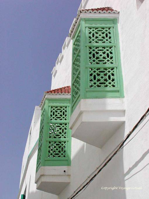 Finestre avanzati con grate, Asilah - Marocco