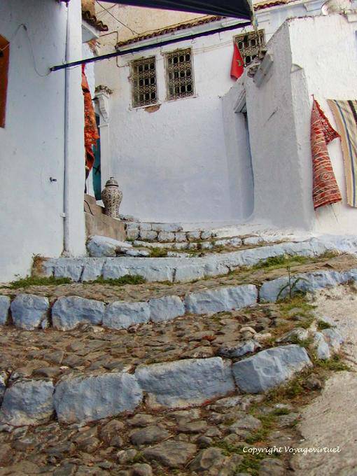 Primo piano di scale antiche, Chefchaouen - Marocco