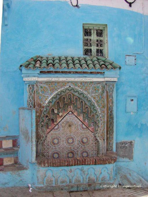 Fontaine e colori nella Medina di Chefchaouen - Marocco