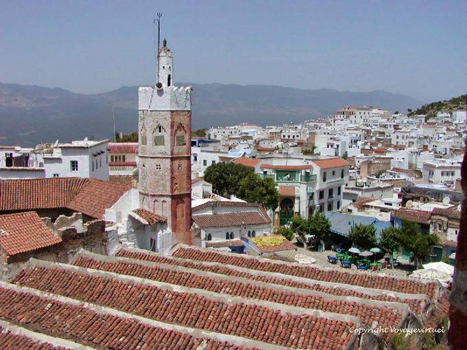 Tetti e il minareto della moschea El Masjid El Aadam, Chefchaouen - Marocco