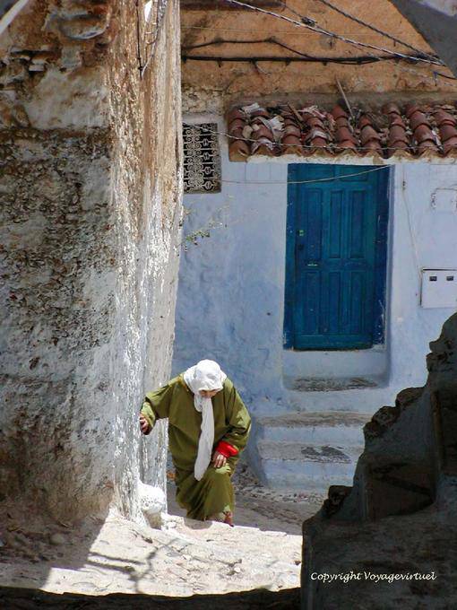 Il tappeto rosso dura di un residente, Chefchaouen - Marocco