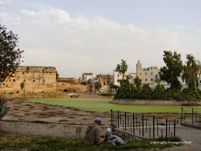 Resto vicino al giardino fossato Jnan Sbil, Fes El Jdid - Marocco