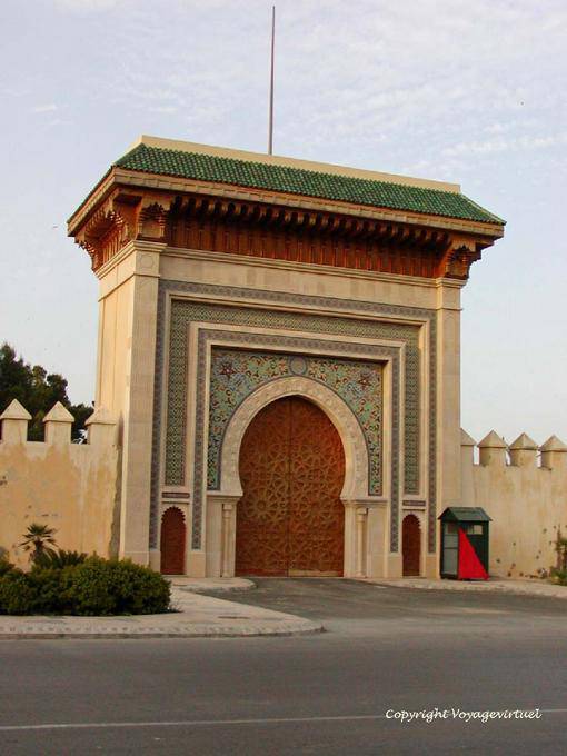 Una porta scolpita in rame, Palazzo Reale Dar el-Makhzen Fes - Marocco