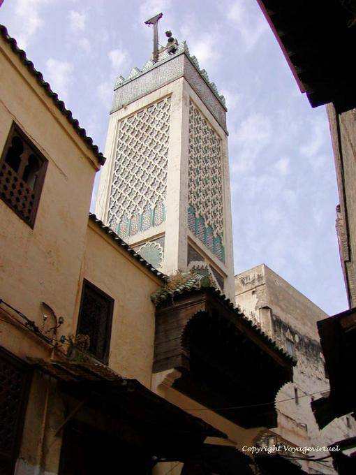Il minareto di una delle tante moschee, Fes - Marocco