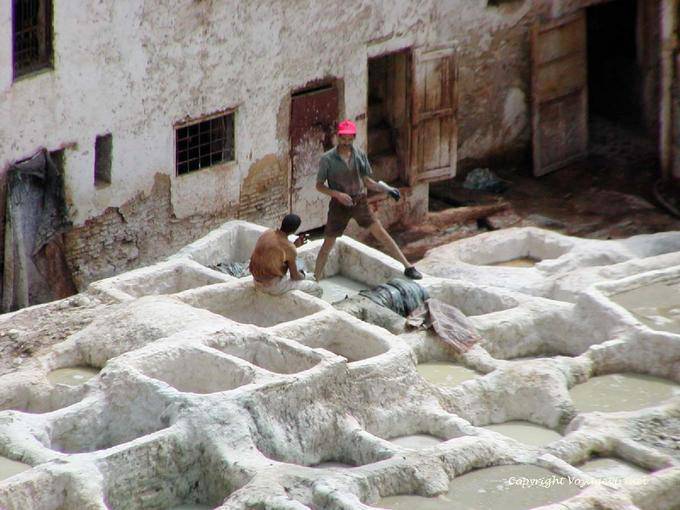 Le spaccature tra tintori, quartiere Chouara, Fes - Marocco