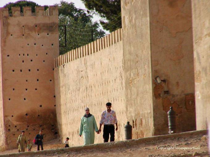 L'amore lungo le pareti della Kasbah Cherardas, Fes - Marocco
