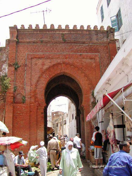 Il kisaria porta rossa, Bab el Kasbah, Larache - Marocco