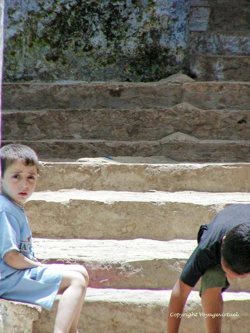 I bambini sui gradini, Larache - Marocco