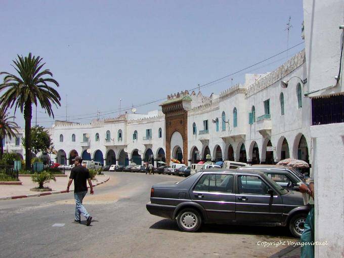 Archi circolari, Piazza Liberazione a Bab el Khemis, Larache - Marocco