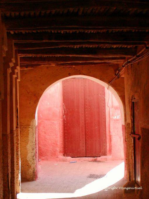 Luce e ombra, passerella, Marrakech - Marocco