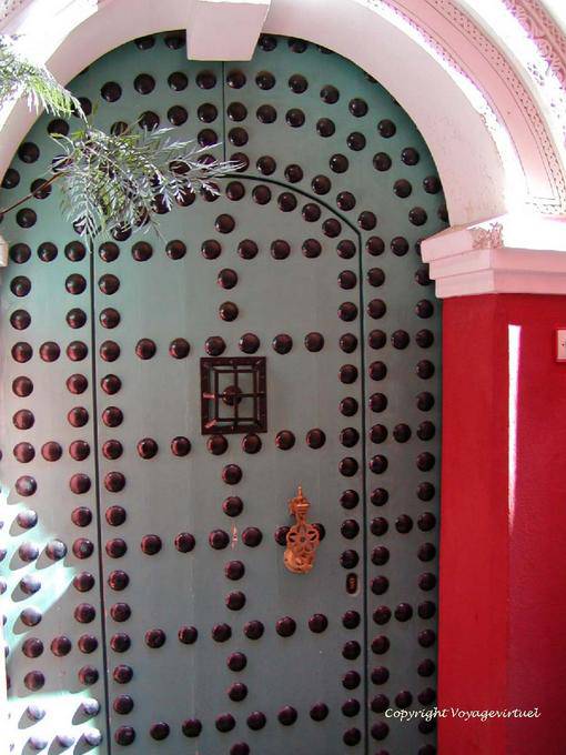 Porta borchiata nella medina, Marrakech - Marocco