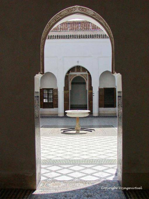 Fontana nel centro del piccolo cortile, Palazzo Bahia, Marrakech - Marocco