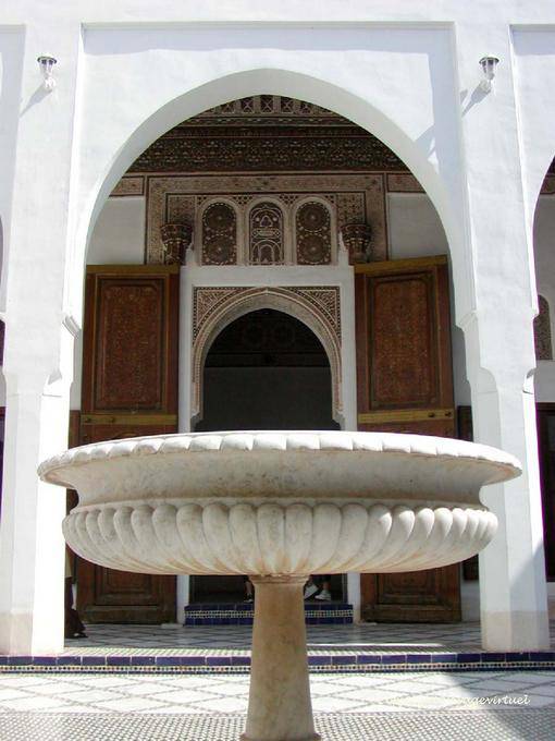 Carrara fontana in marmo del piccolo patio, Palazzo Bahia, Marrakech - Marocco