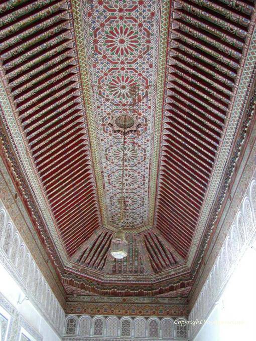 Soffitto dipinto motivi Stucco e cedro, Boardroom, Palazzo Bahia, Marrakech - Marocco