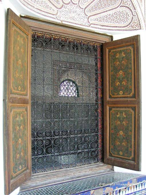 Finestra ferro della Hall of Petit Riad Bahia Palace, Marrakech - Marocco